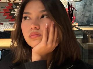 topless webcamgirl CelsaCoty