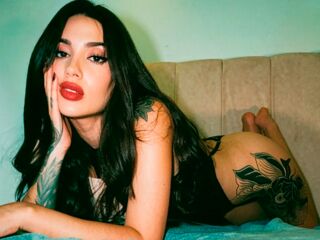 masturbating camgirl EmiliaVanRose
