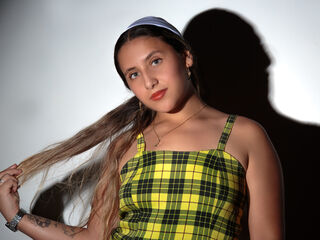 naked camgirl fingering pussy VegaLila