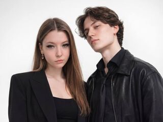 couple sex chat LeoAndMira