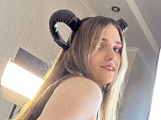 naked girl with webcam masturbating AaliceWalter