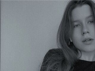camgirl webcam pic AdelinaGose