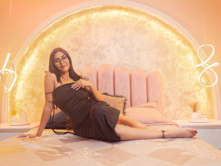 cam girl playing with vibrator AishaCarpenter