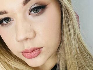 fingering webcamgirl AminaDigges