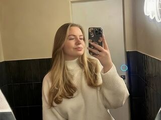 sexcam show AryaThomas