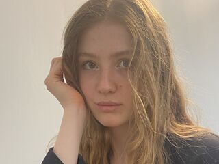 camgirl masturbating with dildo AuraTyce