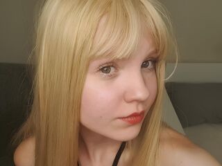 camgirl playing with dildo BettyBer