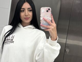 camgirl masturbating with sex toy CamilleKilsa