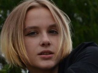 camgirl playing with sex toy CarMiller