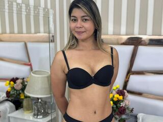 cam girl showing tits CarlyJoness