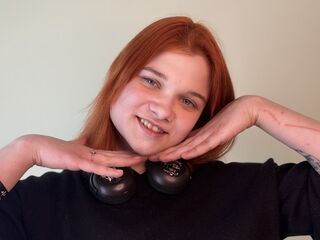 naughty camgirl masturbating with dildo ChiaPreuitt