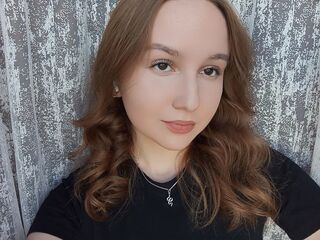 naked camgirl masturbating with vibrator DaineMondella