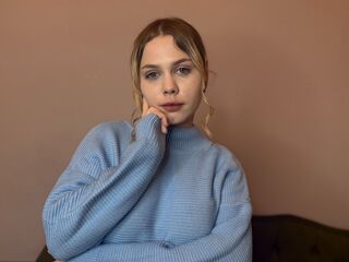 camgirl playing with dildo EdytCleeton