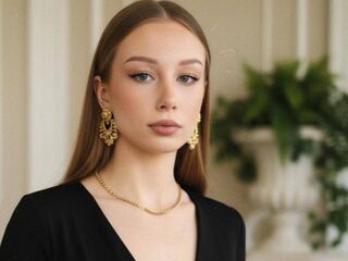 girl webcam show EmaGurrad