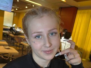 masturbating webcam girl EmelinaKrider