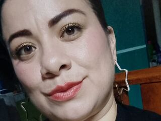 camwhore fingering pussy EmilyTempation