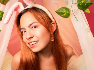 naked girl with webcam masturbating with vibrator EmmaMonnet