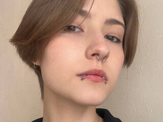 bedroom live cam EssieAcheampong