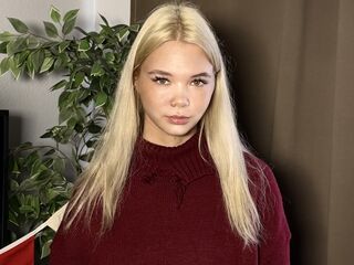 girl shaving pussy HeideSarkar