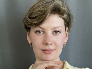 naked camgirl masturbating JanHilbert