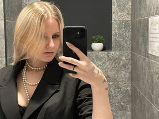camwhore masturbating with vibrator JenaeMcquillen