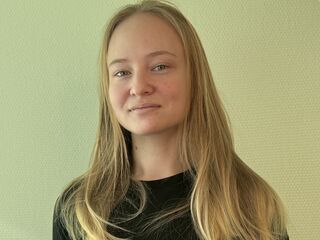 hot cam girl fingering pussy JeniferFerrarini