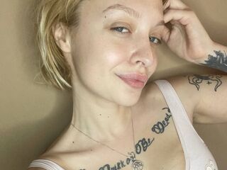 camgirl fingering bald pussy JennyIce