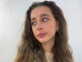 girl showing tits KamiZinni