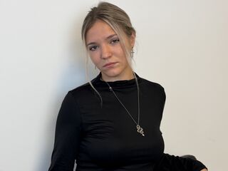girl topless KeiraTullier