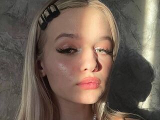 fingering camslut KianaStark