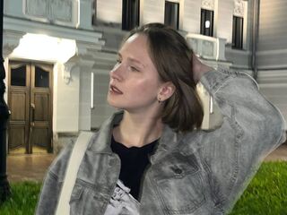 kinky video chat performer KrissyJn