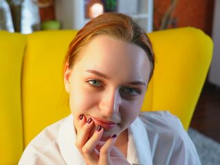 beautiful webcam girl KrystinaEisen