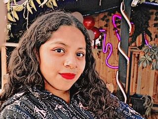 girl fingering pussy KyraFade