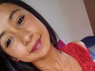 girl fingering bald pussy LausLopez