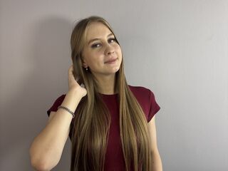 naked girl with webcam masturbating with vibrator LeolaHunkins
