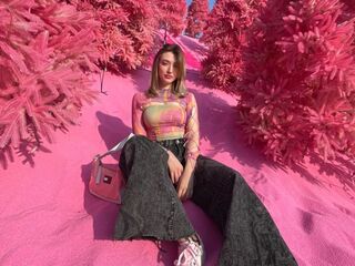 hot girl cam picture LouveniaPranger