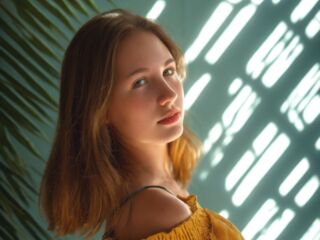 masturbating girl LucettaHarder