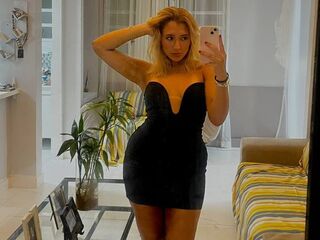 cam girl masturbating with dildo LunaVeller