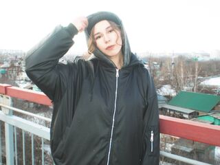 topless webcamgirl MagalyArney