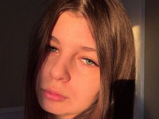 naughty cam girl fingering pussy MargarettJohns