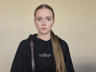 camgirl showing tits MargieWiacek
