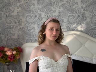 cam strip tease MaryCharm