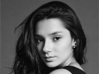 naked girl with webcam fingering MaybelleMenjes