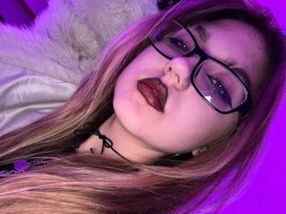 naughty cam girl masturbating with dildo MayraTubbs