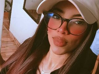 naughty cam girl fingering shaved pussy MeliRivers