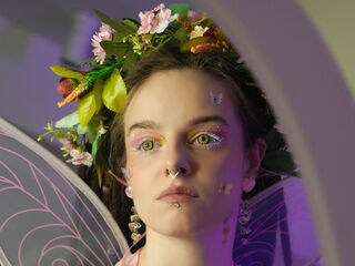 naughty camgirl fingering shaved pussy MephalaDraeven