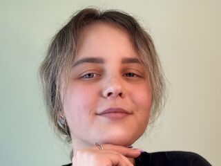 hot cam girl MichaeleBendall