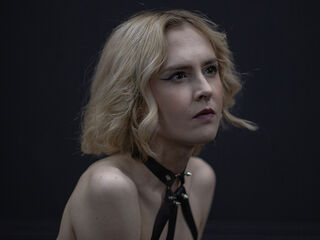 masturbating camgirl MilaVeyra