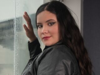 camgirl playing with vibrator NahiaMonet