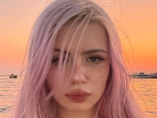 girl showing tits NelidaTidd